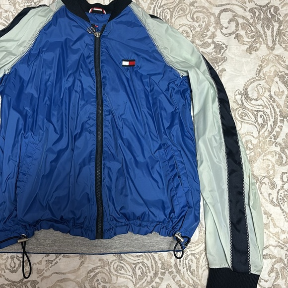 Tommy Hilfiger Blue Windbreaker| Size Small| W Adjustable straps| 💙 - Picture 4 of 8